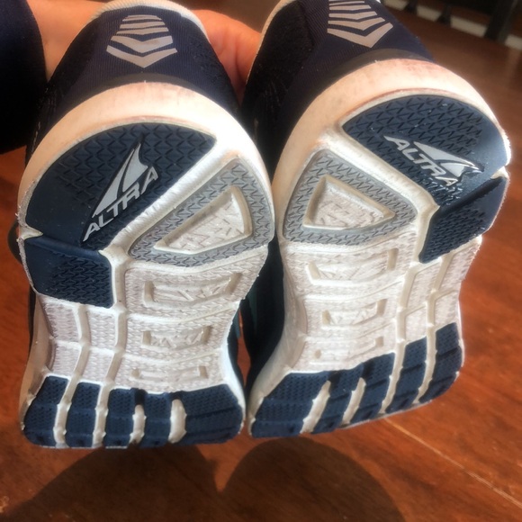 Altra Rivera 2 running shoes! Excellent condition! - Picture 3 of 6